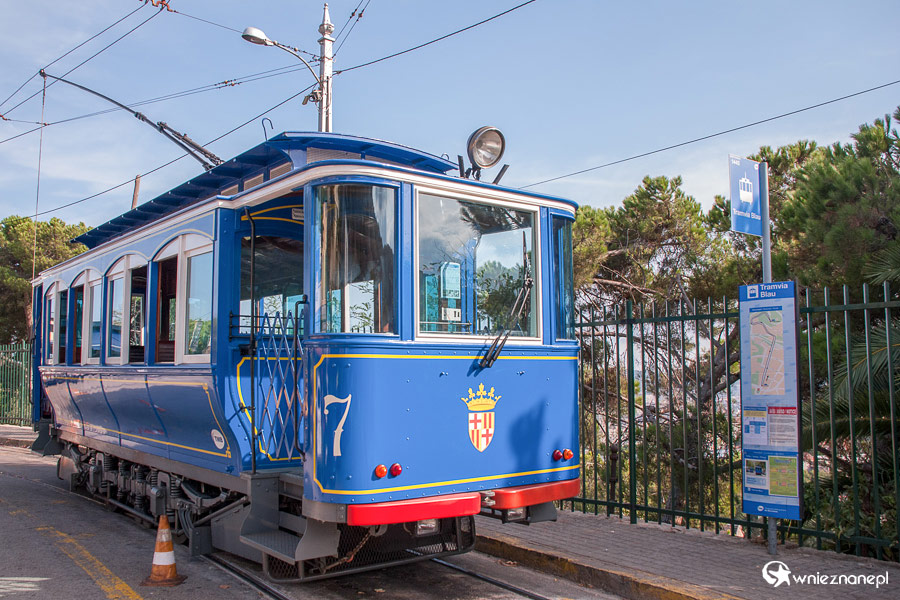Barcelona. Słynny niebieski tramwaj u podnóża wzgórza Tibidabo. - foto: wnieznane.pl Barcelona. Słynny niebieski tramwaj u podnóża wzgórza Tibidabo. - foto: wnieznane.pl