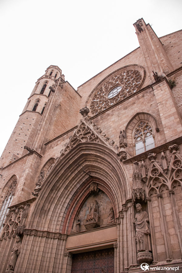 Barcelona. Fasada gotyckiego kościoła Santa Maria del Mar. - foto: wnieznane.pl Barcelona. Fasada gotyckiego kościoła Santa Maria del Mar. - foto: wnieznane.pl