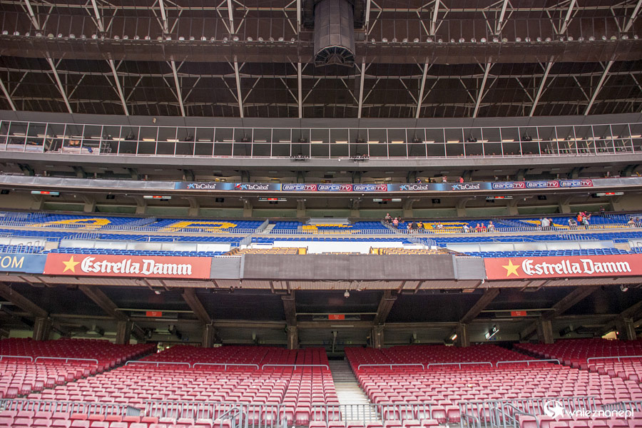 Barcelona. Camp Nou. Widok na główną trybunę, loże VIP oraz stanowiska dla mediów. - foto: wnieznane.pl Barcelona. Camp Nou. Widok na główną trybunę, loże VIP oraz stanowiska dla mediów. - foto: wnieznane.pl