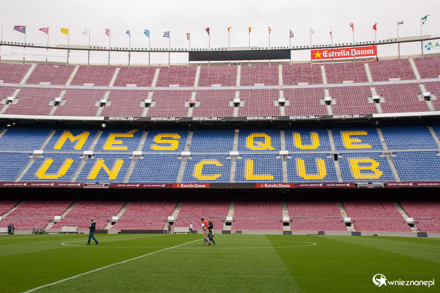 Barcelona. Camp Nou. Sztandarowe hasło klubu widnieje na jednej z trybun. - foto: wnieznane.pl Barcelona. Camp Nou. Sztandarowe hasło klubu widnieje na jednej z trybun. - foto: wnieznane.pl