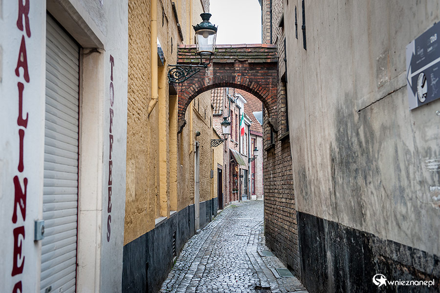 Brugia (Brugge). Jedna z ulic w centrum miasta. - foto: wnieznane.pl Brugia (Brugge). Jedna z ulic w centrum miasta. - foto: wnieznane.pl