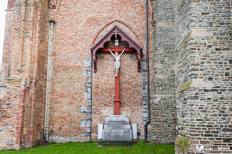 Brugia (Brugge). Widok na Sint-Salvatorskathedraal. - foto: wnieznane.pl Brugia (Brugge). Widok na Sint-Salvatorskathedraal. - foto: wnieznane.pl