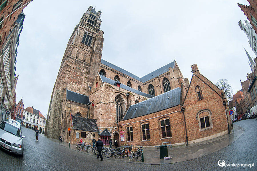 Brugia (Brugge). Widok na Sint-Salvatorskathedraal. - foto: wnieznane.pl Brugia (Brugge). Widok na Sint-Salvatorskathedraal. - foto: wnieznane.pl