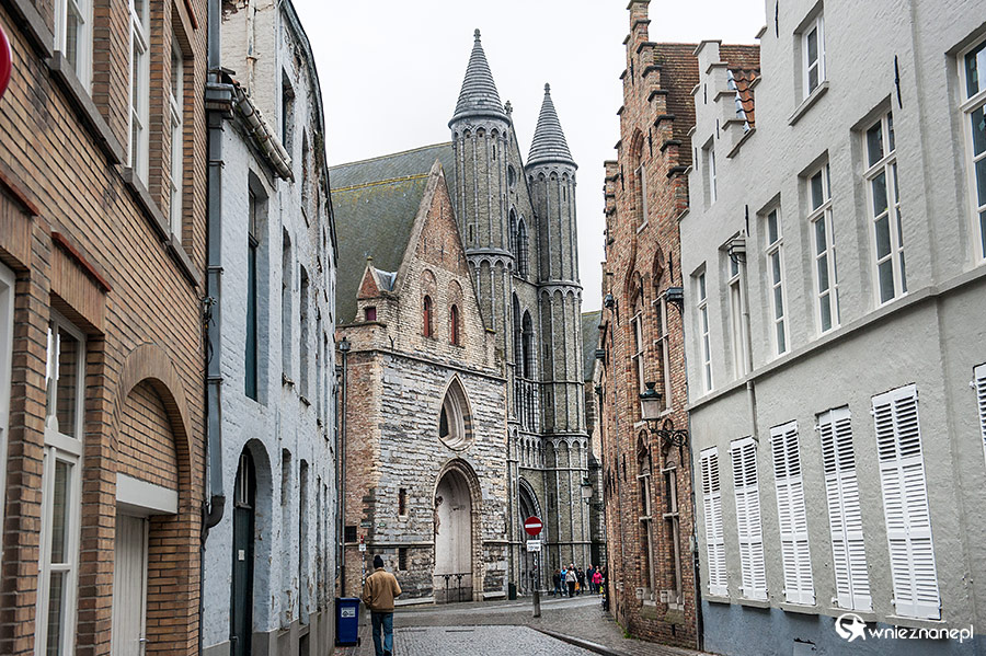 Brugia (Brugge). W tle kościół Onze-Lieve-Vrouwkerk. - foto: wnieznane.pl Brugia (Brugge). W tle kościół Onze-Lieve-Vrouwkerk. - foto: wnieznane.pl