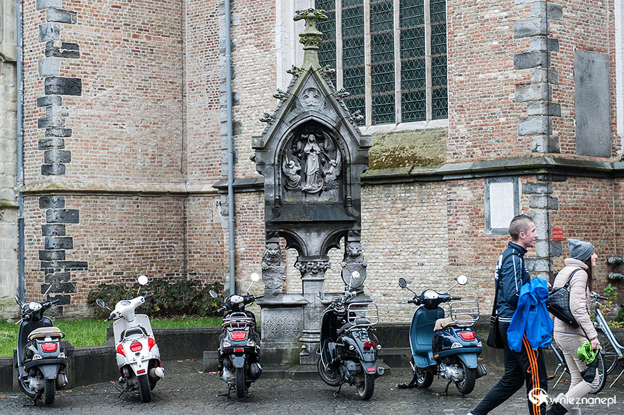 Brugia (Brugge). Kościół Onze-Lieve-Vrouwkerk. - foto: wnieznane.pl Brugia (Brugge). Kościół Onze-Lieve-Vrouwkerk. - foto: wnieznane.pl