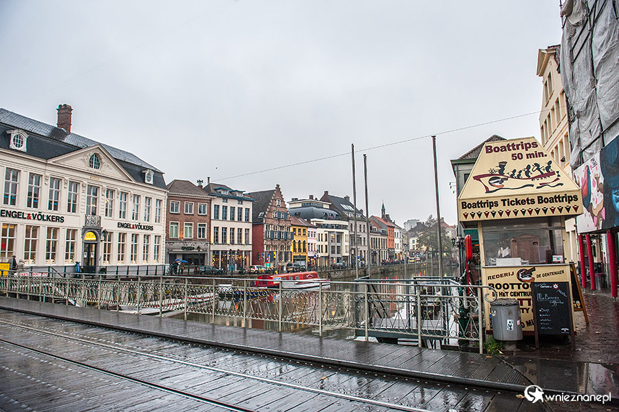 Gandawa (Gent). Drewniany most nad rzeką, niedaleko Sint Veerleplein. - foto: wnieznane.pl Gandawa (Gent). Drewniany most nad rzeką, niedaleko Sint Veerleplein. - foto: wnieznane.pl