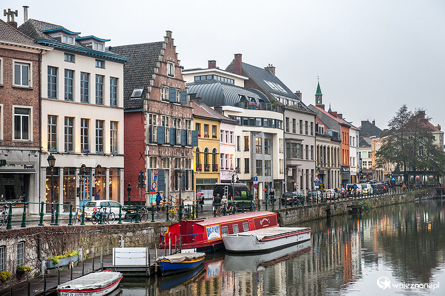 Gandawa (Gent). Rzeka Leie (Lys), przepływająca przez centrum miasta. - foto: wnieznane.pl Gandawa (Gent). Rzeka Leie (Lys), przepływająca przez centrum miasta. - foto: wnieznane.pl