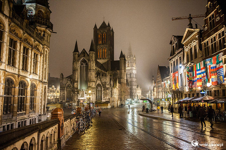 Gandawa (Gent) nocą. Widok na Sint Niklaaskerk (Kościół św. Mikołaja). - foto: wnieznane.pl Gandawa (Gent) nocą. Widok na Sint Niklaaskerk (Kościół św. Mikołaja). - foto: wnieznane.pl