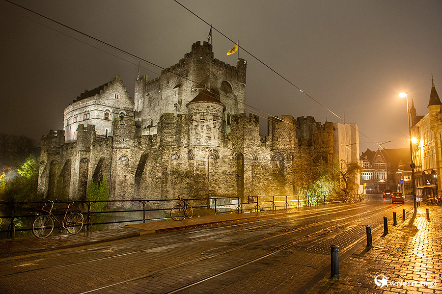 Gandawa (Gent) nocą. Widok na zamek Gravensteen. - foto: wnieznane.pl Gandawa (Gent) nocą. Widok na zamek Gravensteen. - foto: wnieznane.pl