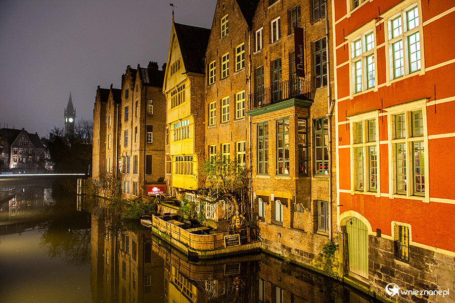Gandawa (Gent) nocą. Kanał niedaleko zamku Gravensteen. - foto: wnieznane.pl Gandawa (Gent) nocą. Kanał niedaleko zamku Gravensteen. - foto: wnieznane.pl