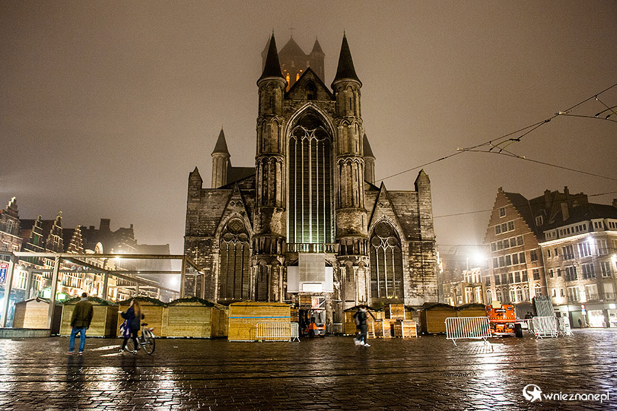 Gandawa (Gent) nocą. Frontowa fasada Sint Niklaaskerk (Kościoła św. Mikołaja). - foto: wnieznane.pl Gandawa (Gent) nocą. Frontowa fasada Sint Niklaaskerk (Kościoła św. Mikołaja). - foto: wnieznane.pl