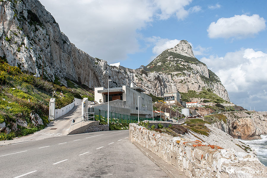Gibraltar. Widok z Europa Point na Upper Rock. - foto: wnieznane.pl Gibraltar. Widok z Europa Point na Upper Rock. - foto: wnieznane.pl