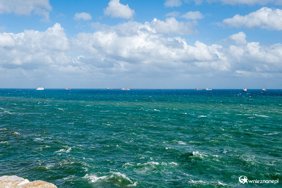 Gibraltar. Statki na Morzu Śródziemnym. - foto: wnieznane.pl Gibraltar. Statki na Morzu Śródziemnym. - foto: wnieznane.pl
