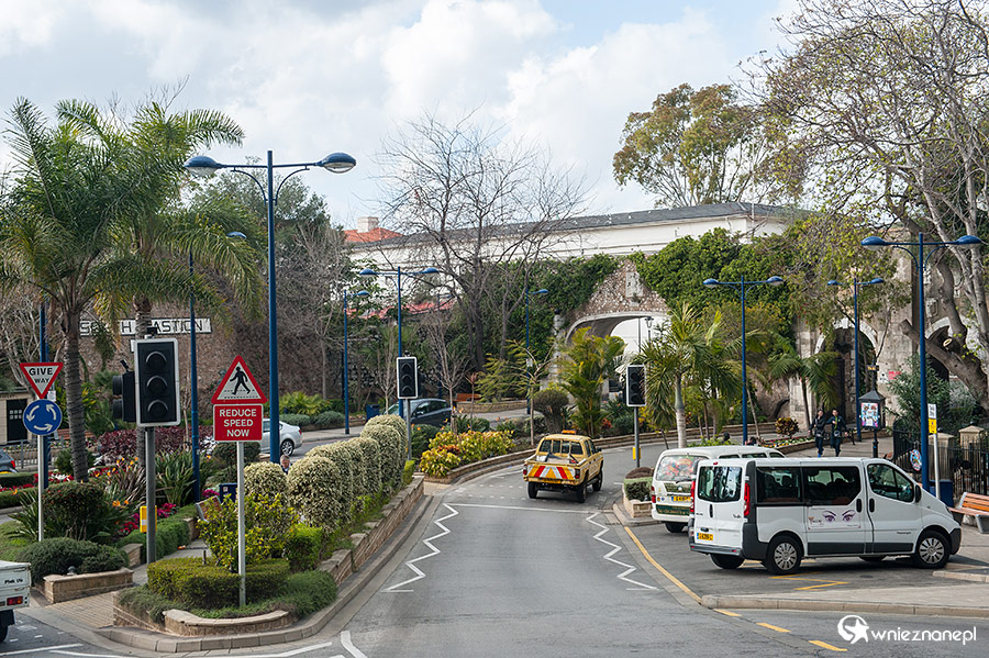 Gibraltar. Fragmenty dawnych murów miejskich. - foto: wnieznane.pl Gibraltar. Fragmenty dawnych murów miejskich. - foto: wnieznane.pl