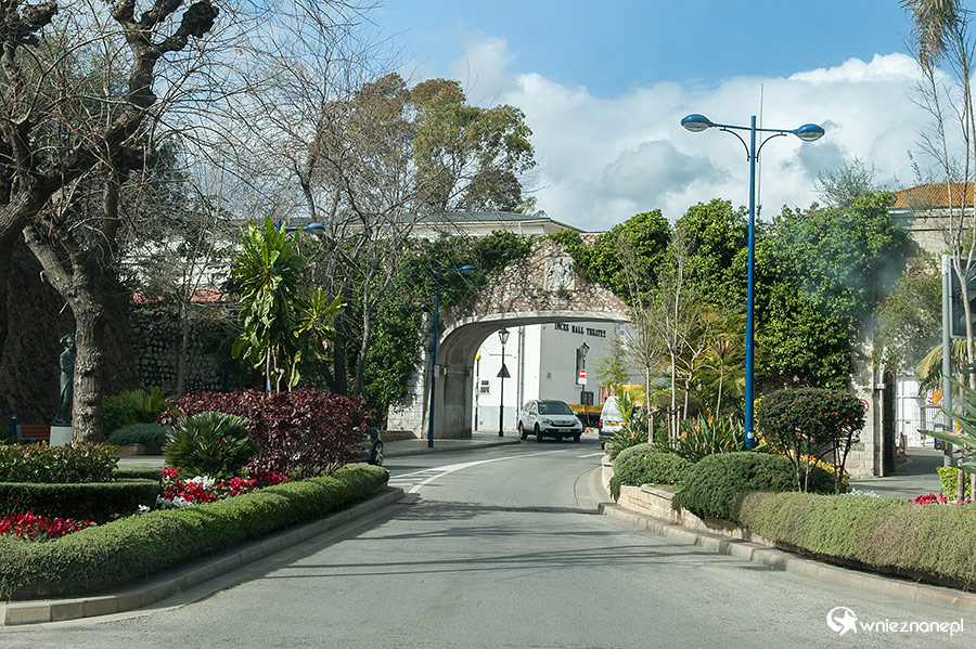 Gibraltar. Fragmenty dawnych murów miejskich. - foto: wnieznane.pl Gibraltar. Fragmenty dawnych murów miejskich. - foto: wnieznane.pl