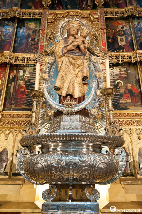 Madryt. Wnętrze katedry, Catedral de la Almudena. - foto: wnieznane.pl Madryt. Wnętrze katedry, Catedral de la Almudena. - foto: wnieznane.pl