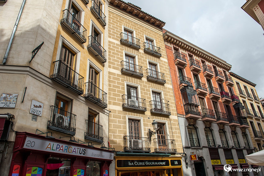 Madryt. Typowe kamienice w centrum miasta. - foto: wnieznane.pl Madryt. Typowe kamienice w centrum miasta. - foto: wnieznane.pl