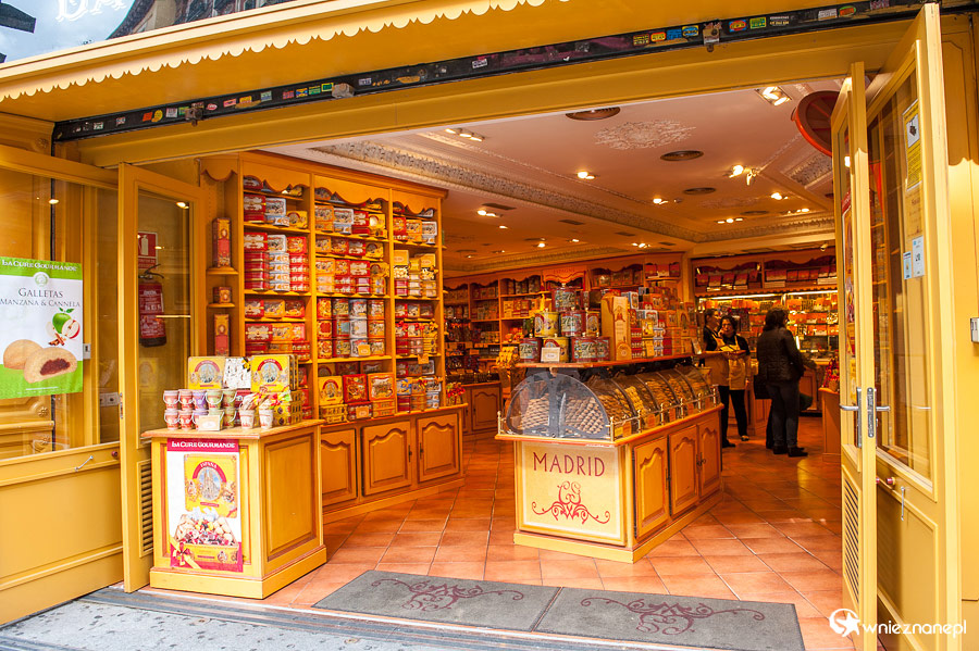 Madryt. Sklepik z ciastkami w pobliżu Plaza Mayor. - foto: wnieznane.pl Madryt. Sklepik z ciastkami w pobliżu Plaza Mayor. - foto: wnieznane.pl