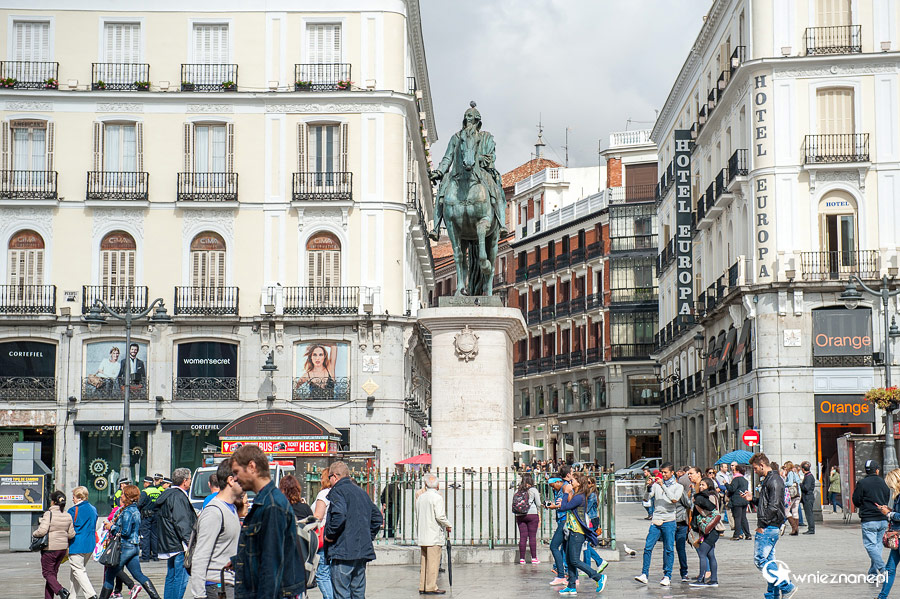 Madryt. Pomnik Karola III na placu Puerta del Sol. - foto: wnieznane.pl Madryt. Pomnik Karola III na placu Puerta del Sol. - foto: wnieznane.pl
