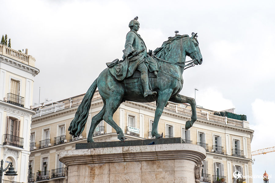 Madryt. Pomnik Karola III na placu Puerta del Sol. - foto: wnieznane.pl Madryt. Pomnik Karola III na placu Puerta del Sol. - foto: wnieznane.pl