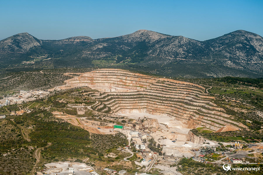 Ateny. Kopania widziana z okien samolotu. - foto: wnieznane.pl Ateny. Kopania widziana z okien samolotu. - foto: wnieznane.pl