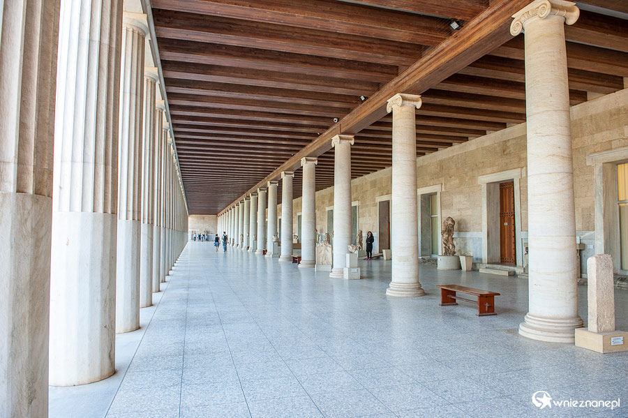 Ateny. Na terenie starożytnej Agory - Stoa Attalosa. - foto: wnieznane.pl Ateny. Na terenie starożytnej Agory - Stoa Attalosa. - foto: wnieznane.pl