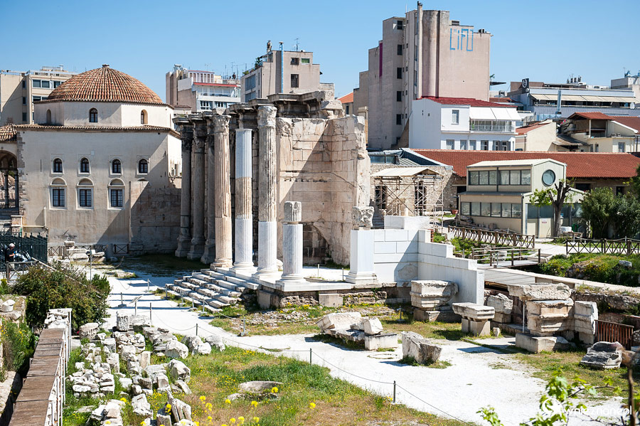 Ateny. Fragmenty Biblioteki Hadriana. - foto: wnieznane.pl Ateny. Fragmenty Biblioteki Hadriana. - foto: wnieznane.pl