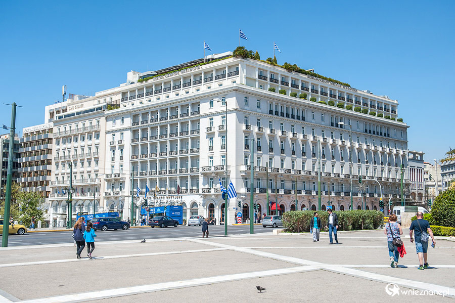 Ateny. Jeden z eleganckich hoteli przy placu Syntagma. - foto: wnieznane.pl Ateny. Jeden z eleganckich hoteli przy placu Syntagma. - foto: wnieznane.pl