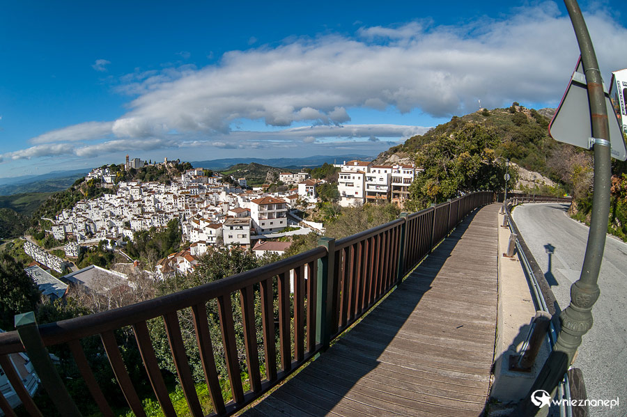 Andaluzja. Widok na miejscowość Casares. - foto: wnieznane.pl Andaluzja. Widok na miejscowość Casares. - foto: wnieznane.pl