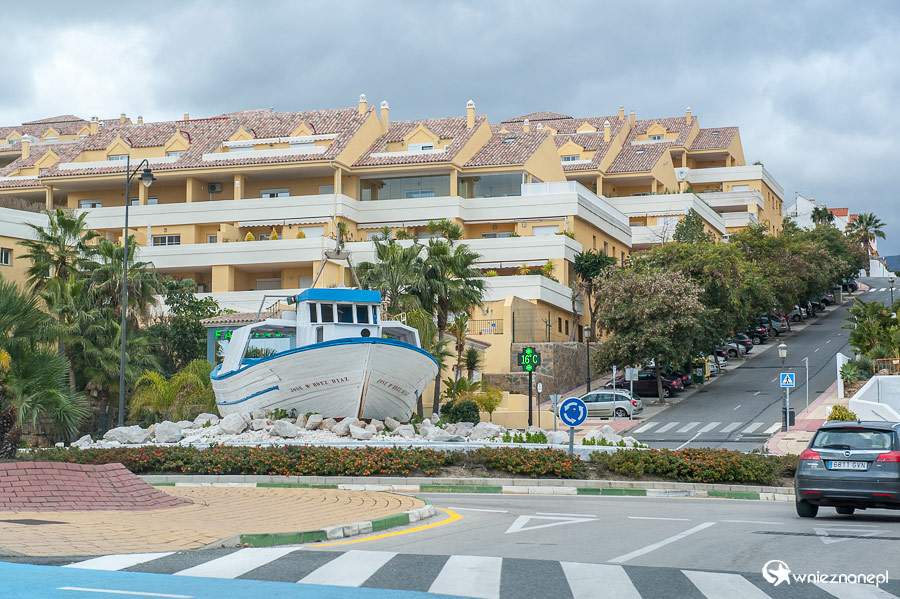 Andaluzja. Jedno z zadbanych rond w Esteponie. - foto: wnieznane.pl Andaluzja. Jedno z zadbanych rond w Esteponie. - foto: wnieznane.pl