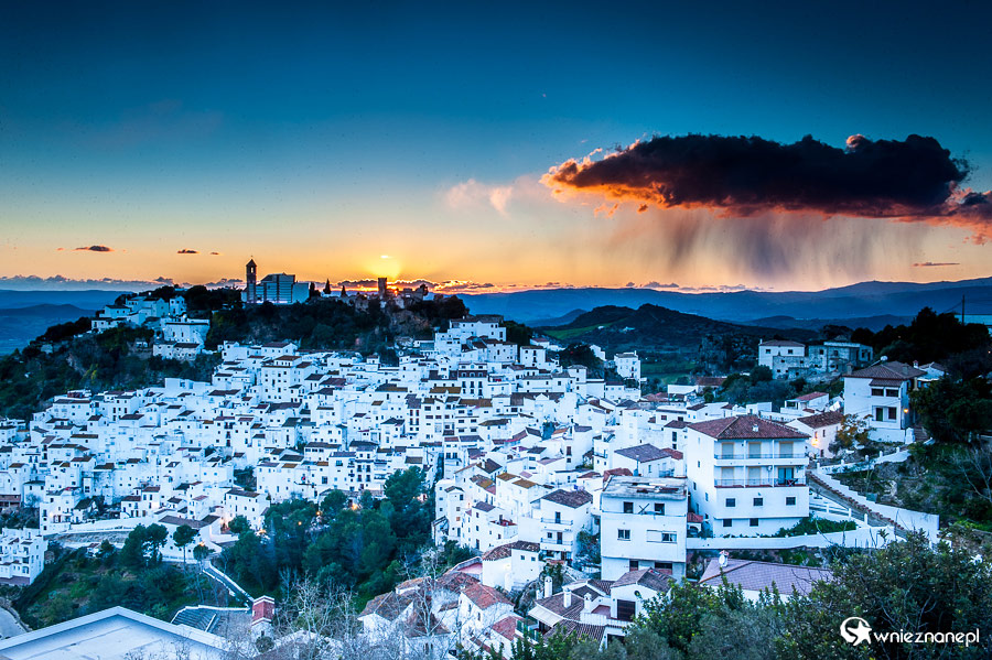 Andaluzja. Piękny zachód słońca w Casares. - foto: wnieznane.pl Andaluzja. Piękny zachód słońca w Casares. - foto: wnieznane.pl