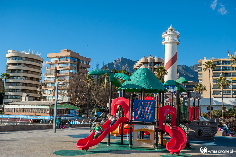 Andaluzja. Plac zabaw przy marinie w Marbelli. - foto: wnieznane.pl Andaluzja. Plac zabaw przy marinie w Marbelli. - foto: wnieznane.pl
