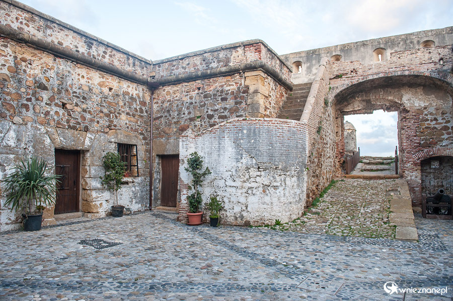 Andaluzja. Forteca w Puerto de la Duquesa. - foto: wnieznane.pl Andaluzja. Forteca w Puerto de la Duquesa. - foto: wnieznane.pl