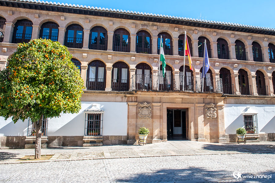 Ronda. Ratusz miejski przy Plaza Duquesa de Parcent. - foto: wnieznane.pl Ronda. Ratusz miejski przy Plaza Duquesa de Parcent. - foto: wnieznane.pl