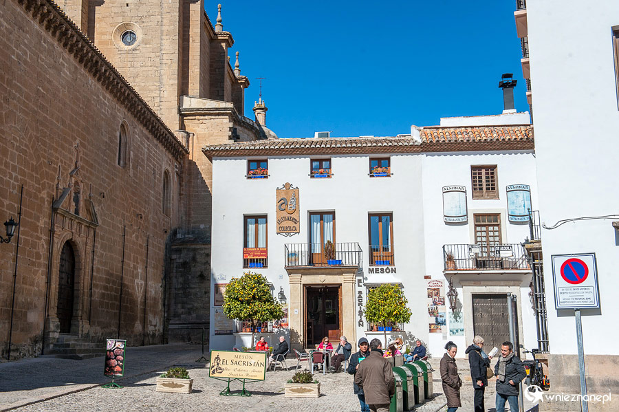 Ronda. Okolice Iglesia Santa Maria la Mayor. - foto: wnieznane.pl Ronda. Okolice Iglesia Santa Maria la Mayor. - foto: wnieznane.pl