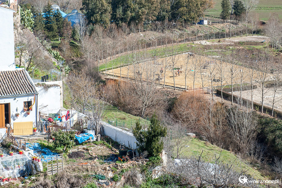 Ronda. Widok z historycznej części miasta w dół. - foto: wnieznane.pl Ronda. Widok z historycznej części miasta w dół. - foto: wnieznane.pl
