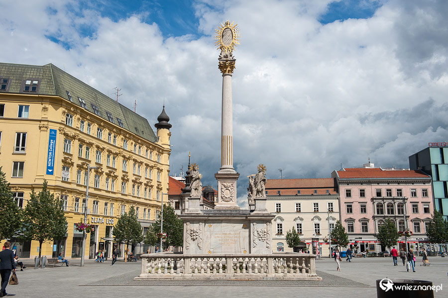 Brno. Kolumna morowa na Rynku. - foto: wnieznane.pl Brno. Kolumna morowa na Rynku. - foto: wnieznane.pl