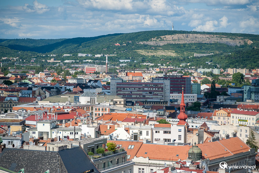 Brno. Panorama miasta z wieży katedralnej. - foto: wnieznane.pl Brno. Panorama miasta z wieży katedralnej. - foto: wnieznane.pl