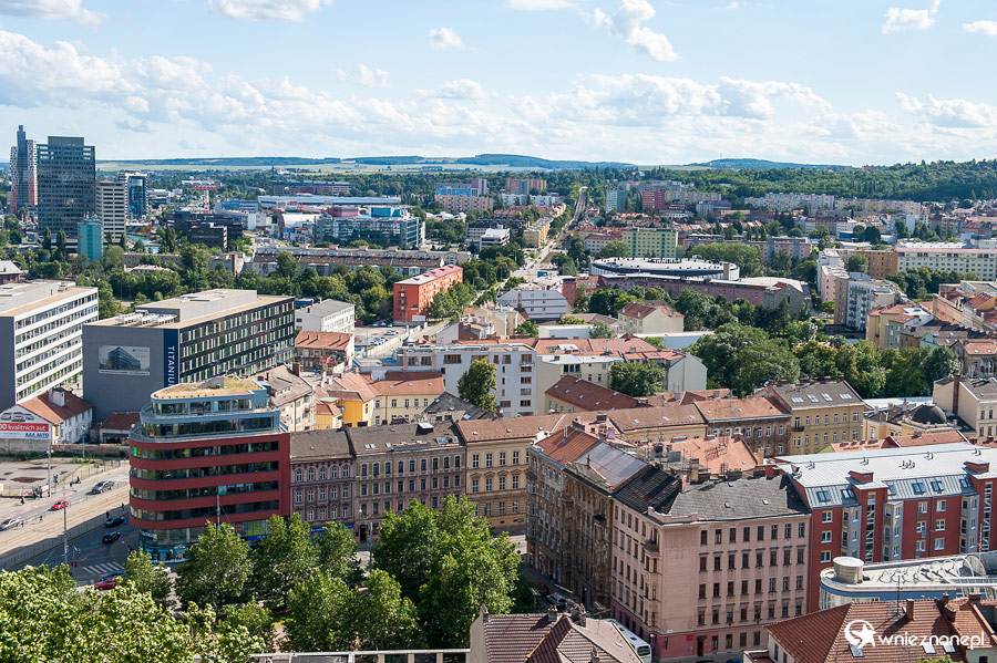 Brno. Panorama miasta z wieży katedralnej. - foto: wnieznane.pl Brno. Panorama miasta z wieży katedralnej. - foto: wnieznane.pl