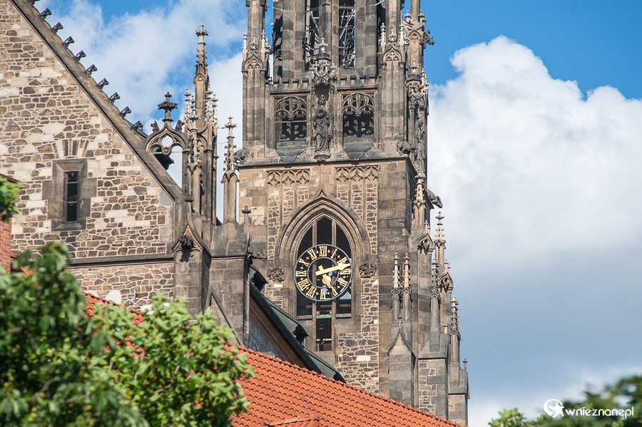 Brno. Wieża Katedry św. Piotra i Pawła. - foto: wnieznane.pl Brno. Wieża Katedry św. Piotra i Pawła. - foto: wnieznane.pl