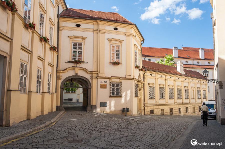 Brno. Jedna ze staromiejskich uliczek. - foto: wnieznane.pl Brno. Jedna ze staromiejskich uliczek. - foto: wnieznane.pl