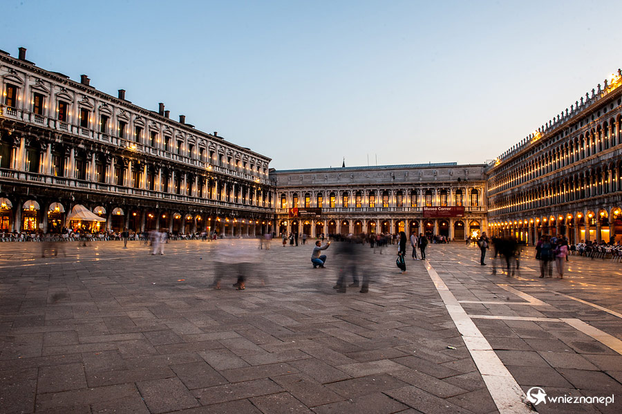 Wenecja. Piazza San Marco po zachodzie słońca. - foto: wnieznane.pl Wenecja. Piazza San Marco po zachodzie słońca. - foto: wnieznane.pl