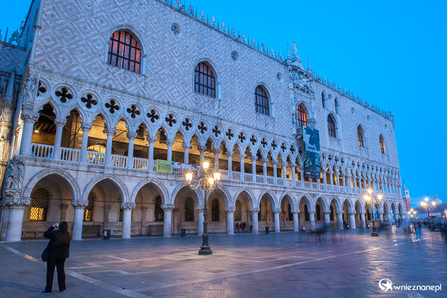 Wenecja. Palazzo Ducale wieczorową porą. - foto: wnieznane.pl Wenecja. Palazzo Ducale wieczorową porą. - foto: wnieznane.pl