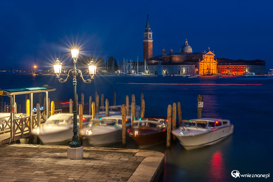 Wenecja. Wenecka laguna po zmroku. - foto: wnieznane.pl Wenecja. Wenecka laguna po zmroku. - foto: wnieznane.pl