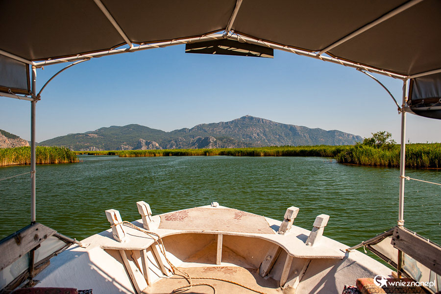 Rejs po rzece Dalyan. - foto: wnieznane.pl Rejs po rzece Dalyan. - foto: wnieznane.pl