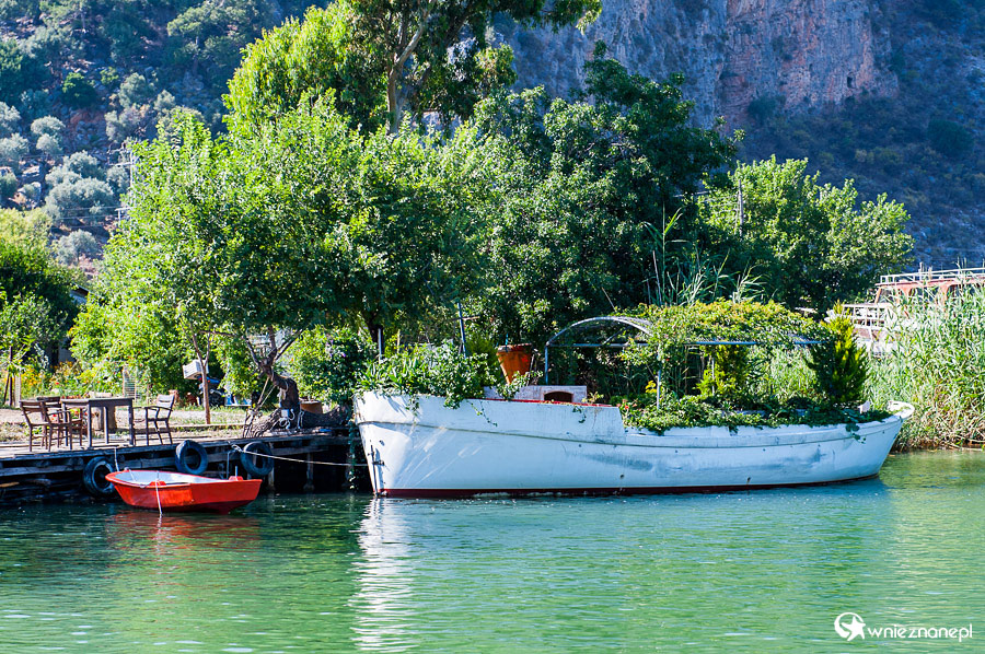 Rejs po rzece Dalyan. - foto: wnieznane.pl Rejs po rzece Dalyan. - foto: wnieznane.pl