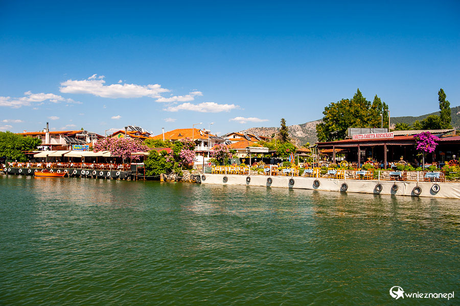 Rejs po rzece Dalyan. - foto: wnieznane.pl Rejs po rzece Dalyan. - foto: wnieznane.pl