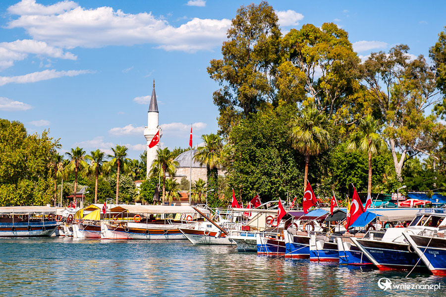 Port na rzece Dalyan w miejscowości Dalyan. - foto: wnieznane.pl Port na rzece Dalyan w miejscowości Dalyan. - foto: wnieznane.pl