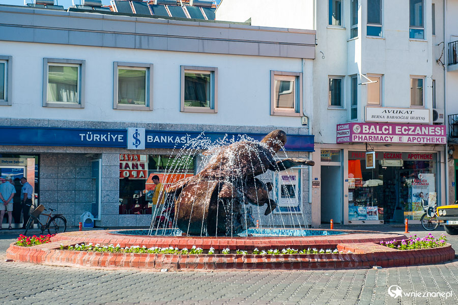 W centrum Fethiye. - foto: wnieznane.pl W centrum Fethiye. - foto: wnieznane.pl