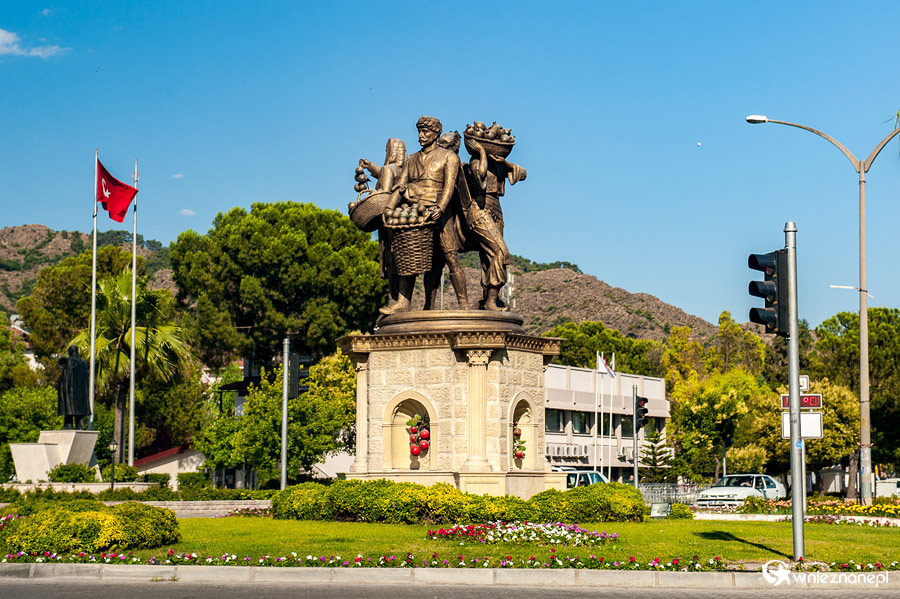 Pomnik w Fethiye. - foto: wnieznane.pl Pomnik w Fethiye. - foto: wnieznane.pl